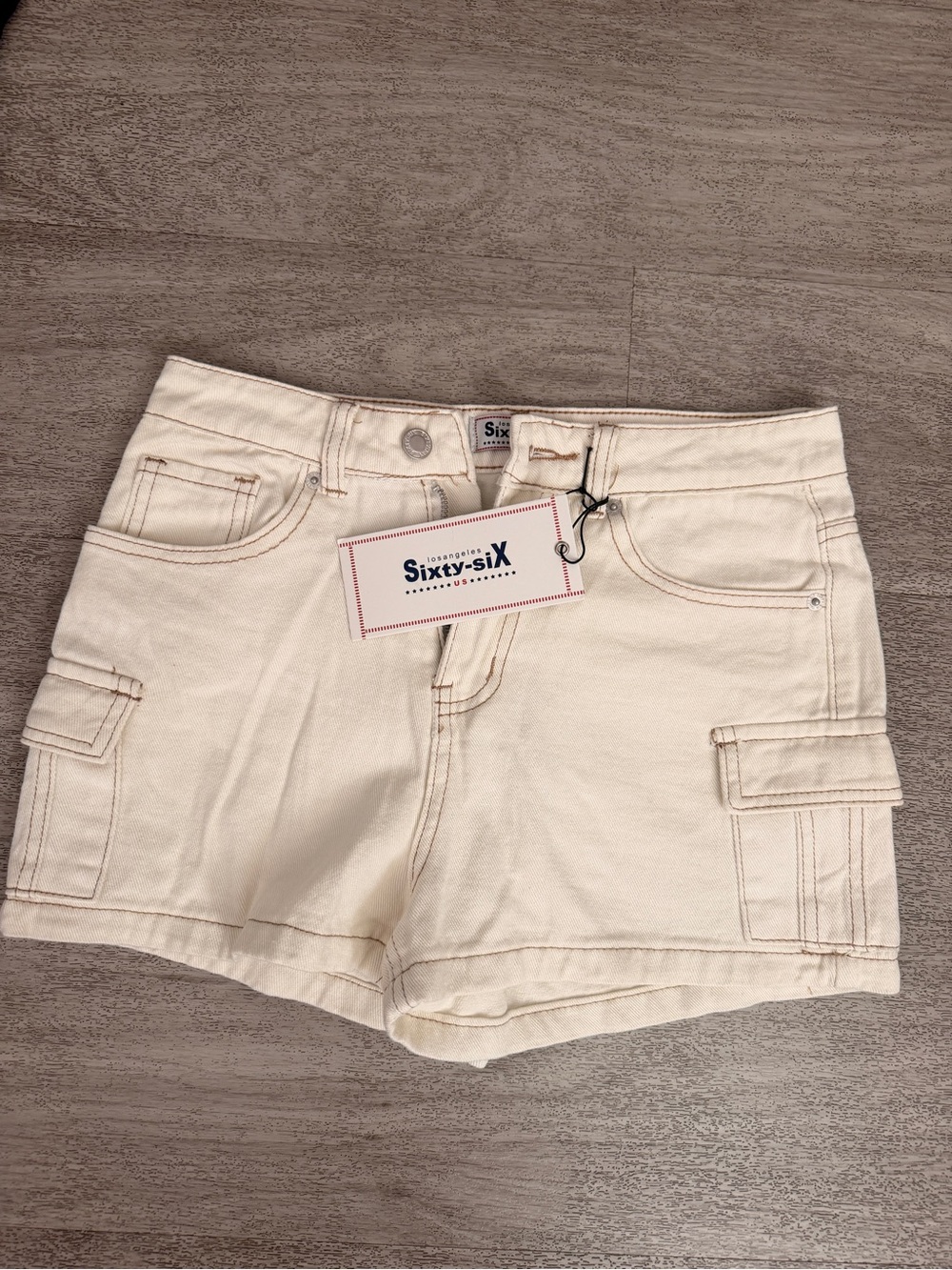 New Los Angeles Sixty-Six brand cargo shorts with contrast stitching S